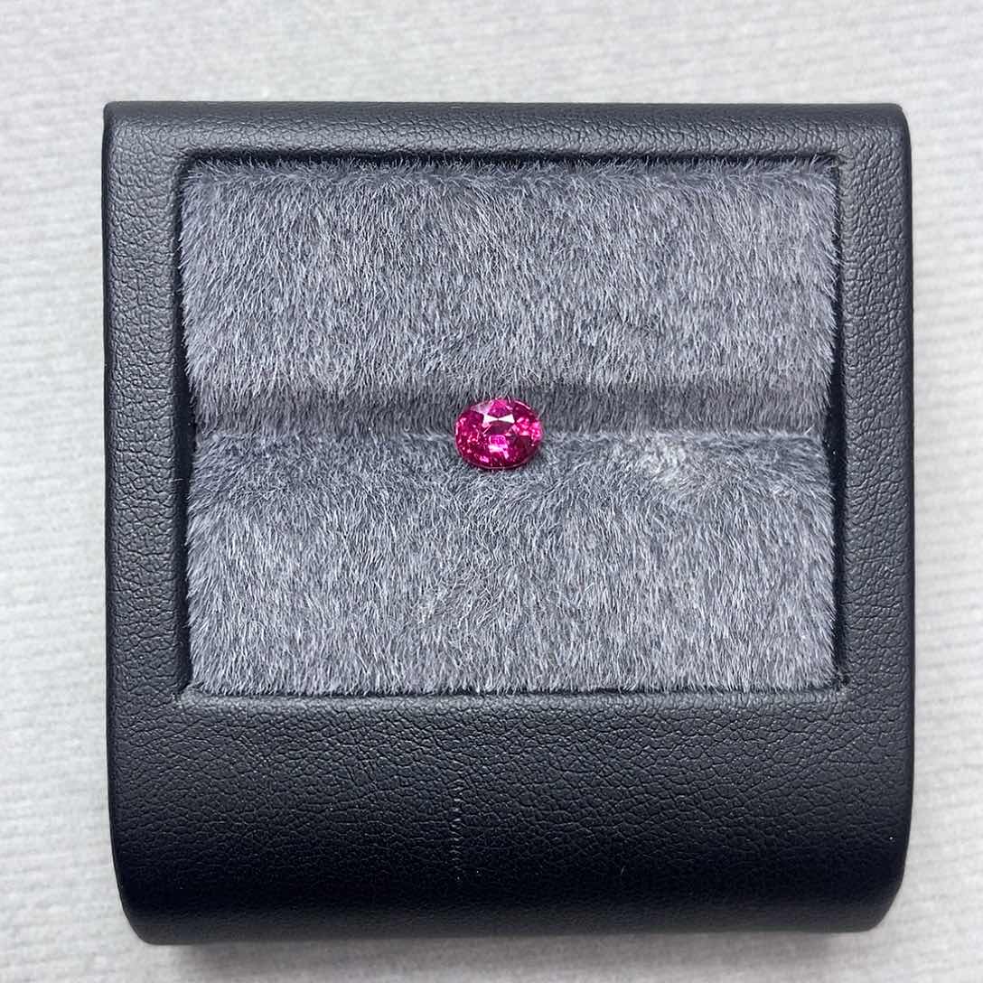 碧玺裸石未镶嵌0.65ct玻璃体卢比莱