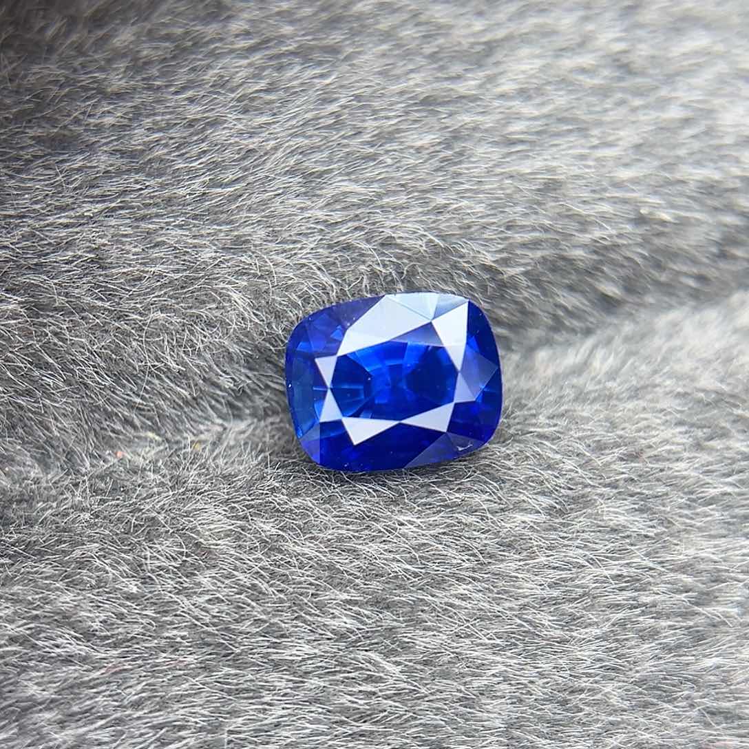 蓝宝石裸石未镶嵌
