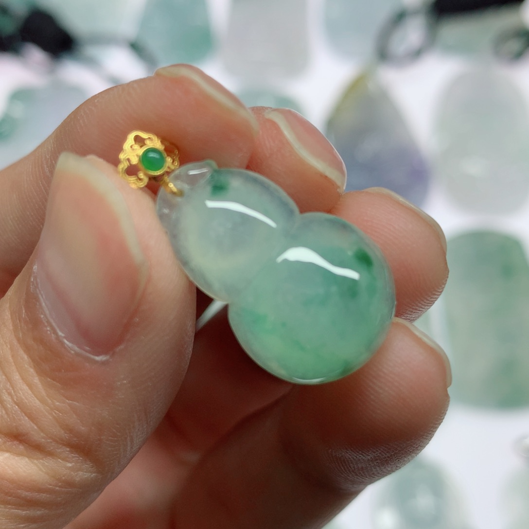 翡翠颈饰未镶嵌葫芦