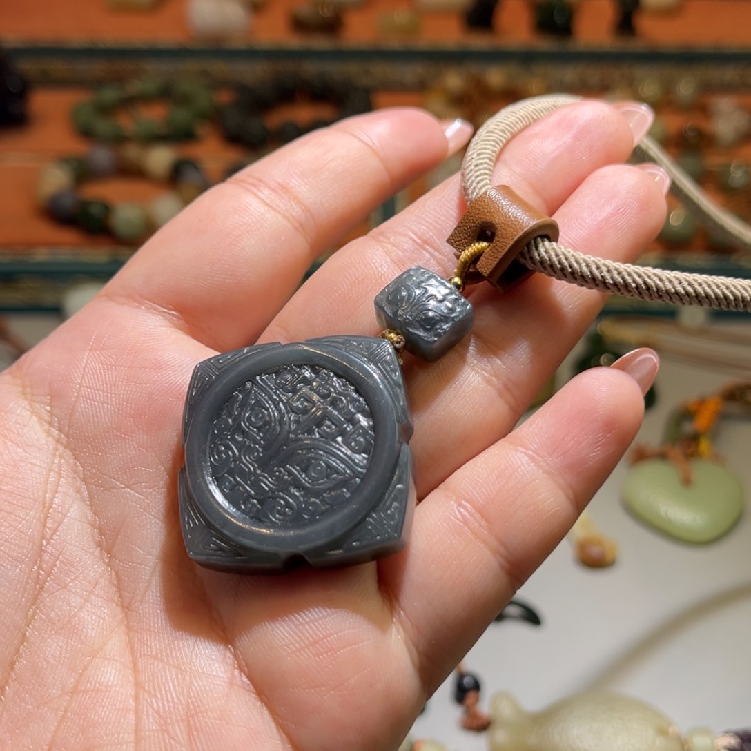 颈饰未镶嵌和田玉