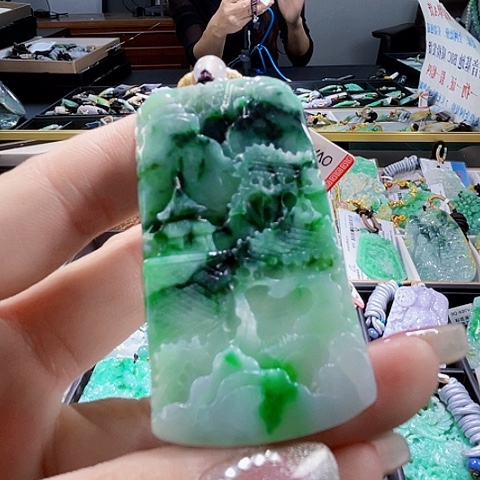颈饰未镶嵌翡翠一个