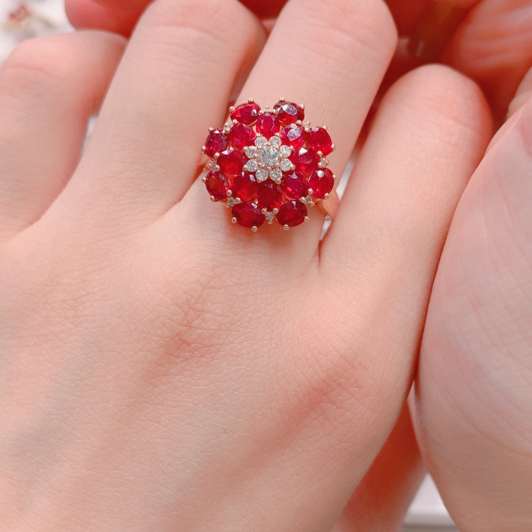 红宝石戒指18K金镶嵌