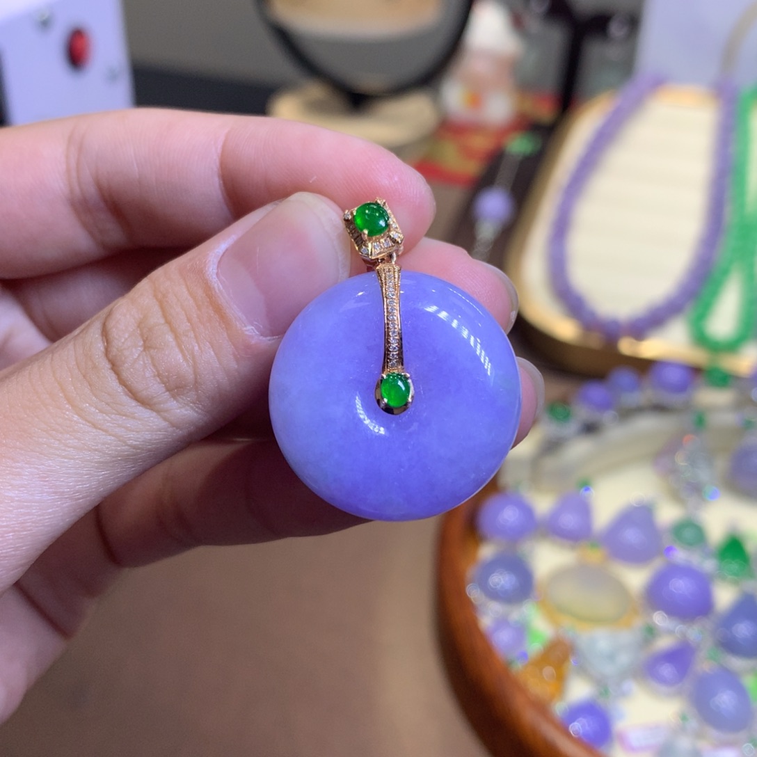 翡翠18K金镶嵌颈饰翡翠