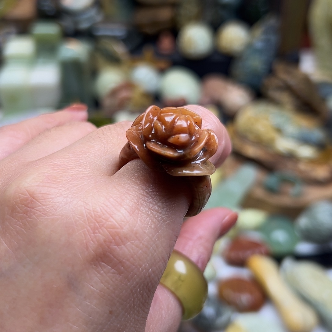 岫玉未镶嵌颈饰辽阳红19.6花戒指