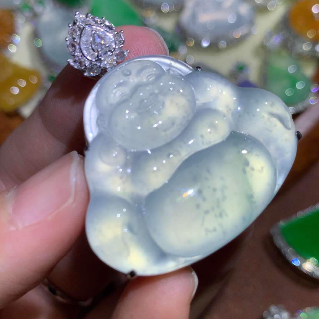 翡翠颈饰18K金镶嵌美****女佛