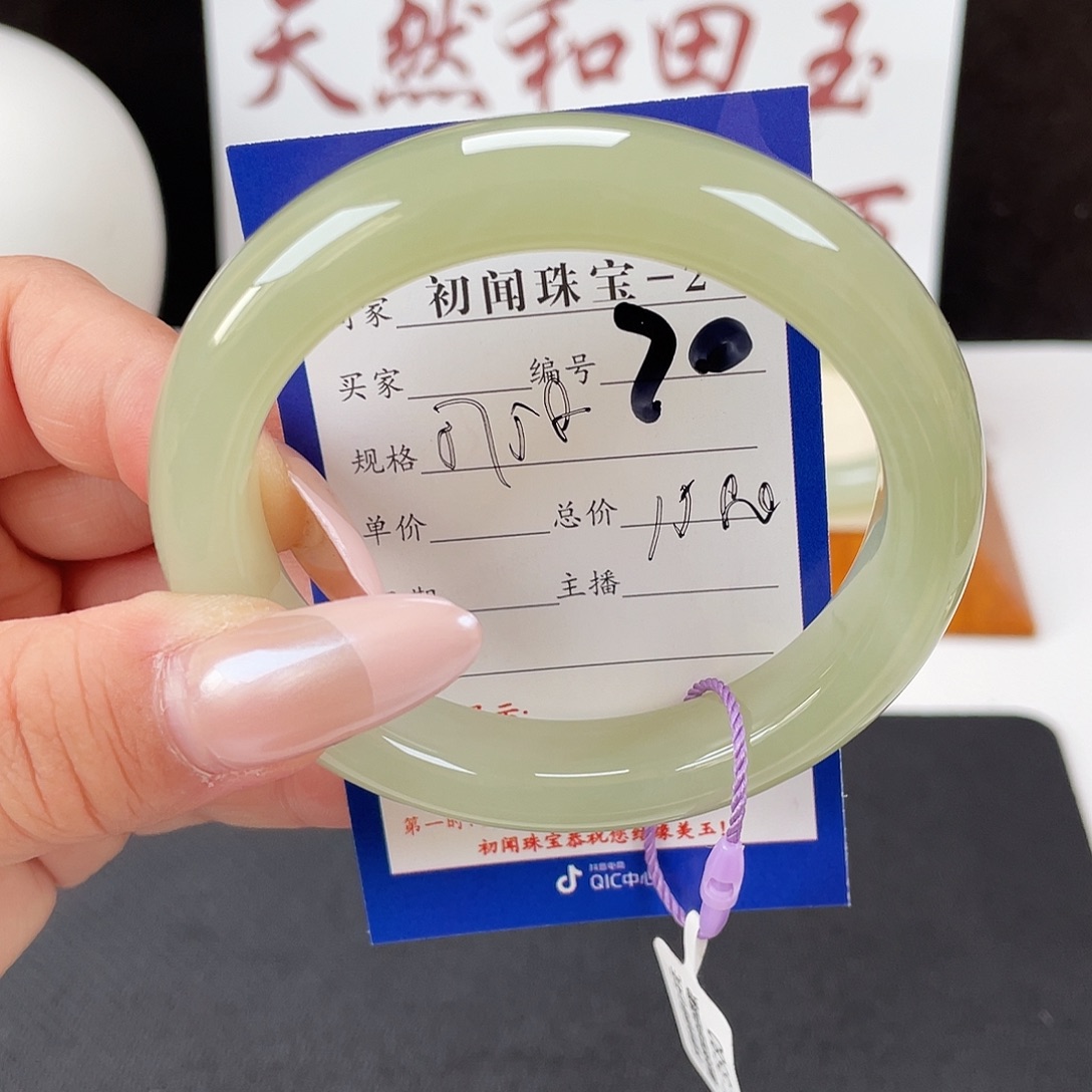 和田玉未镶嵌手镯