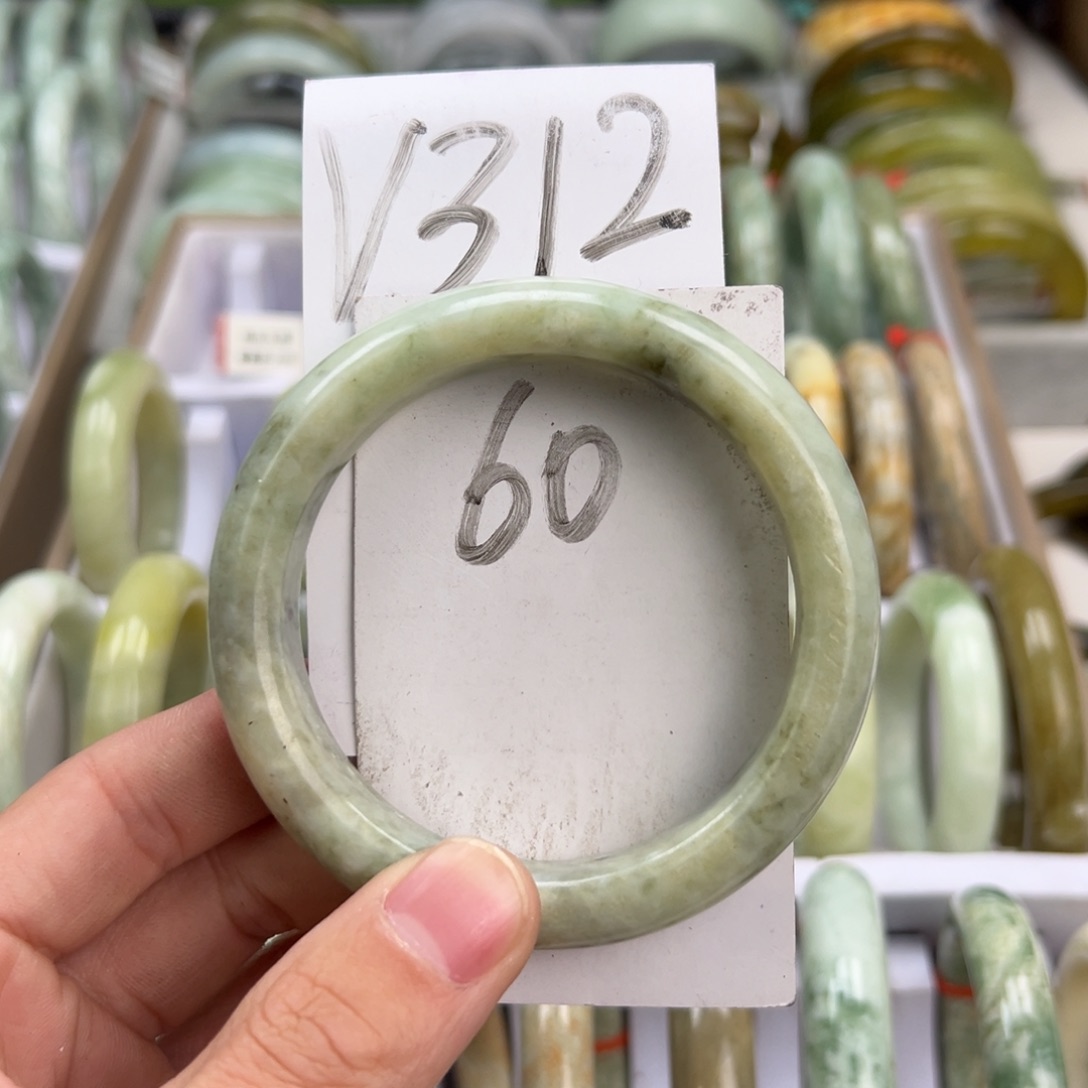 岫玉手镯未镶嵌天然岫玉微瑕