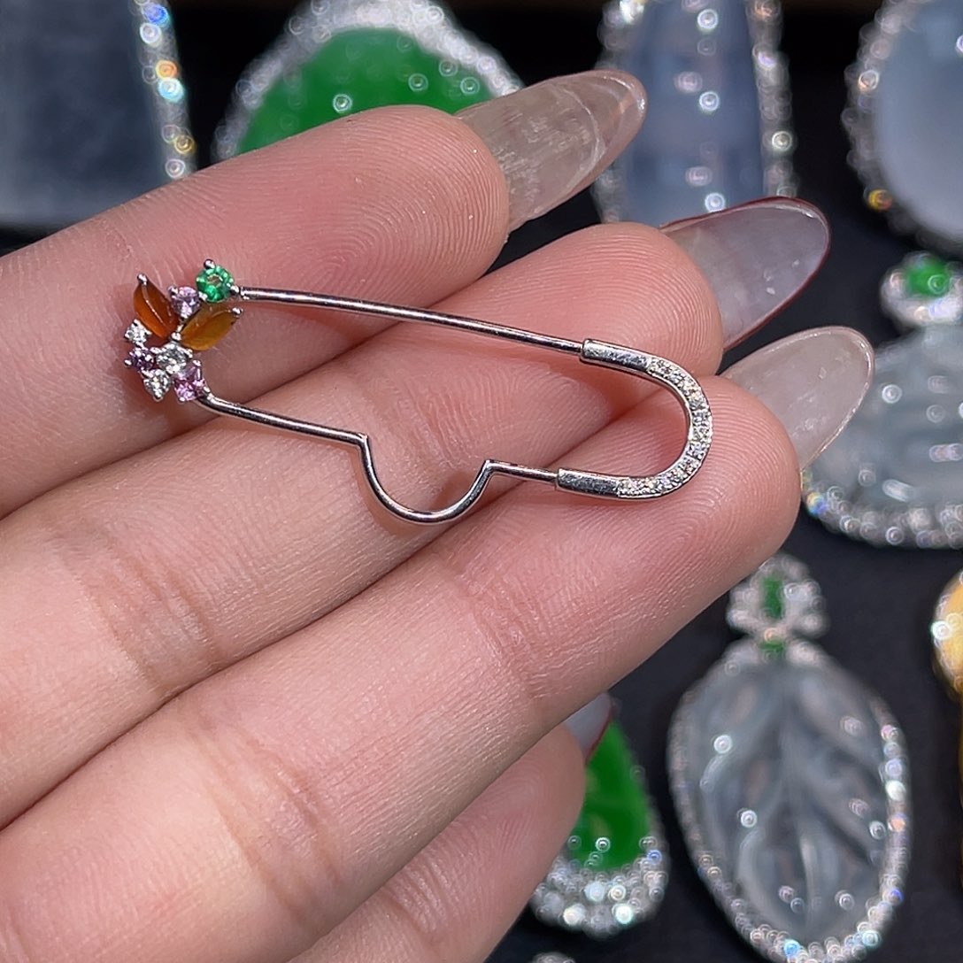 翡翠颈饰18K金镶嵌胸针