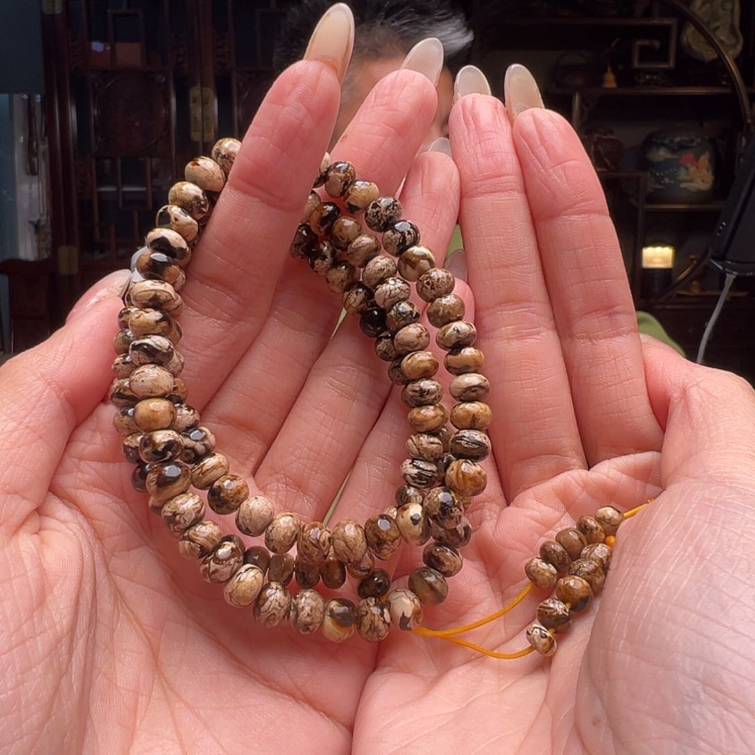 琥珀裸石未镶嵌抚顺琥珀20386-2。6mm