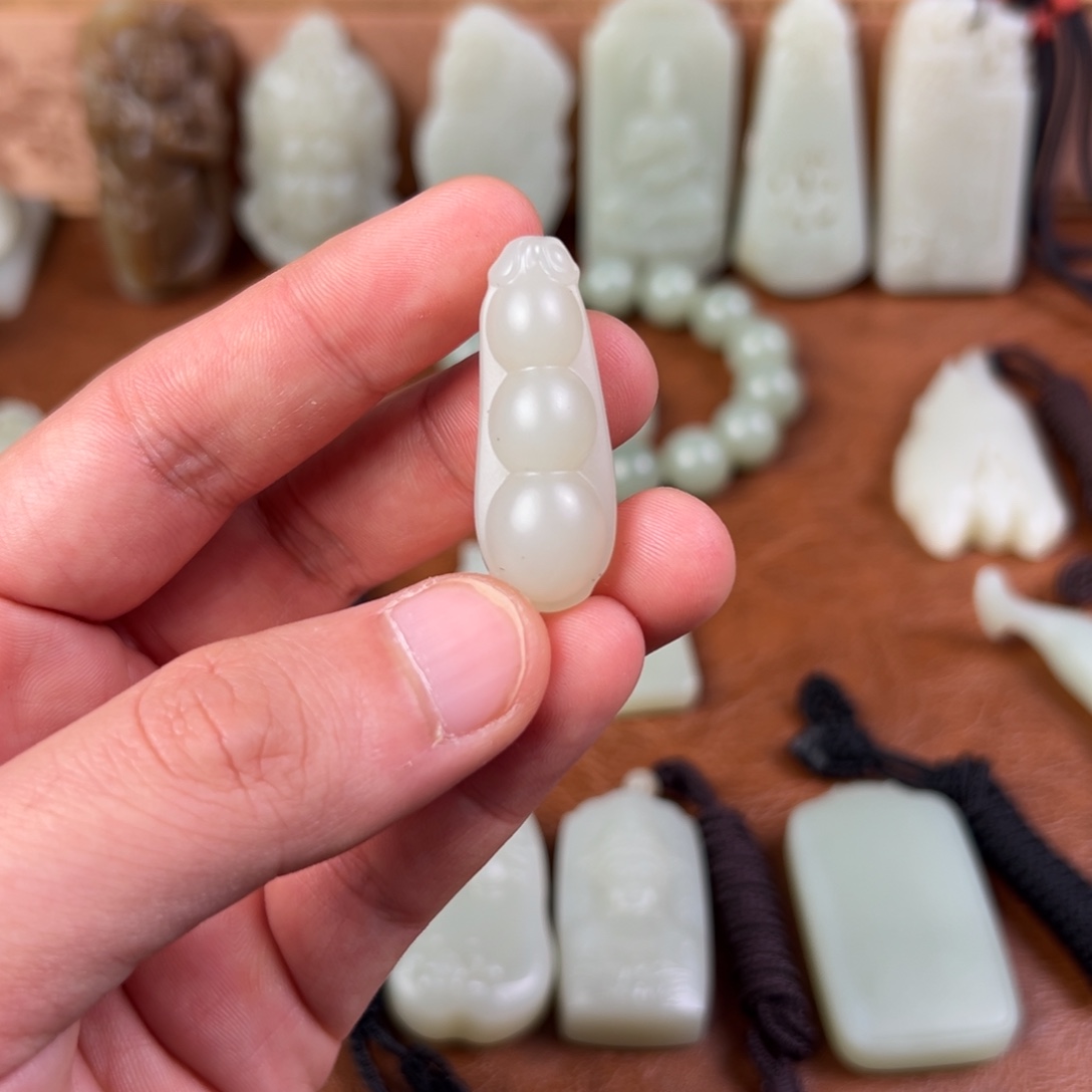 和田玉（青白玉）未镶嵌颈饰