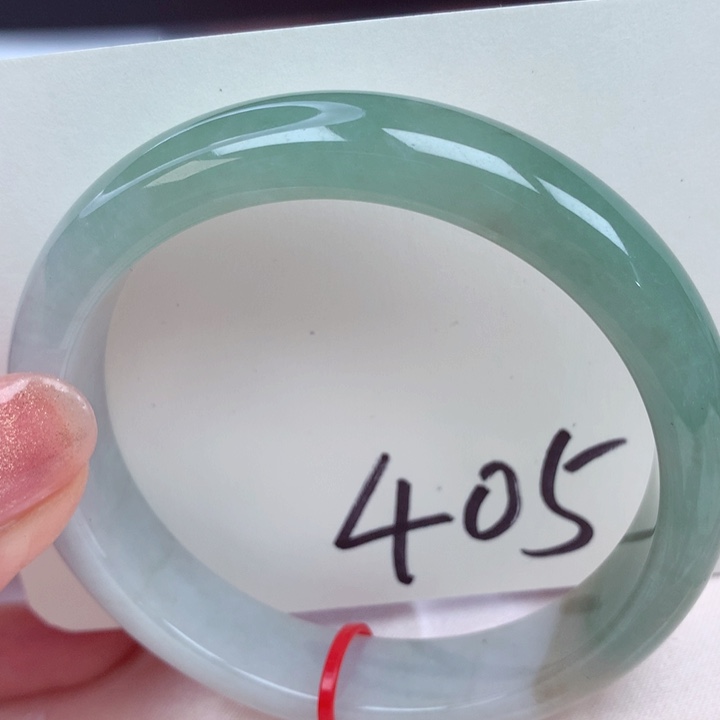 翡翠手镯未镶嵌翡翠