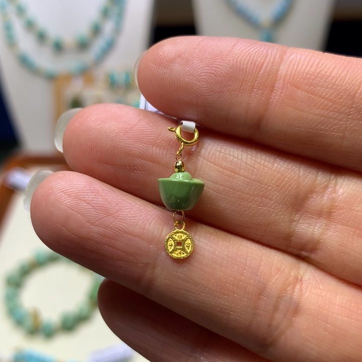 绿松石18K金镶嵌挂件