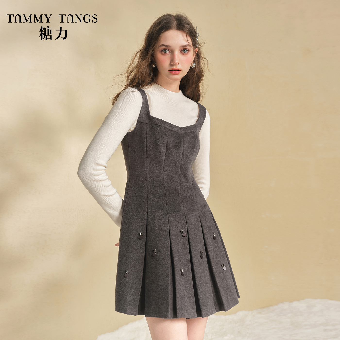 【直播专属】糖力秋冬季钻饰珠片毛呢吊带百褶连衣裙女收腰显瘦