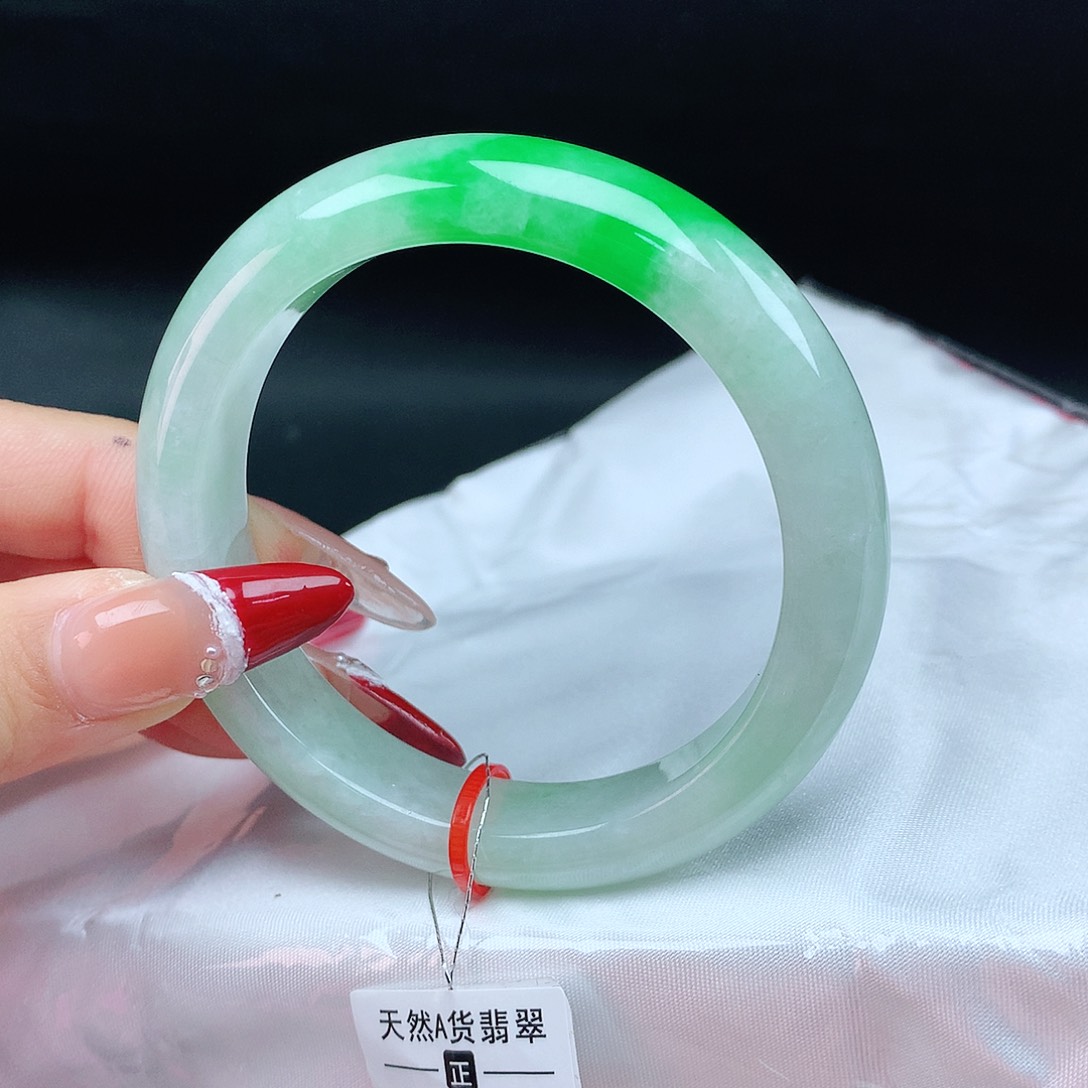 翡翠手镯未镶嵌56圈