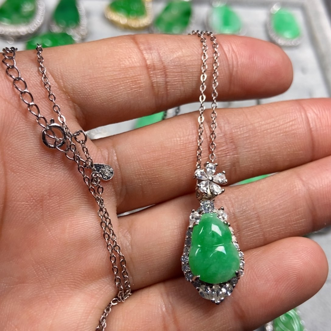 翡翠颈饰未镶嵌?****?葫芦