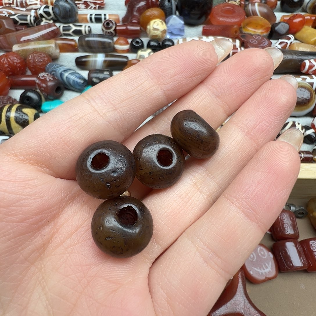 用***4玛瑙/玉髓未镶嵌珠宝半成品