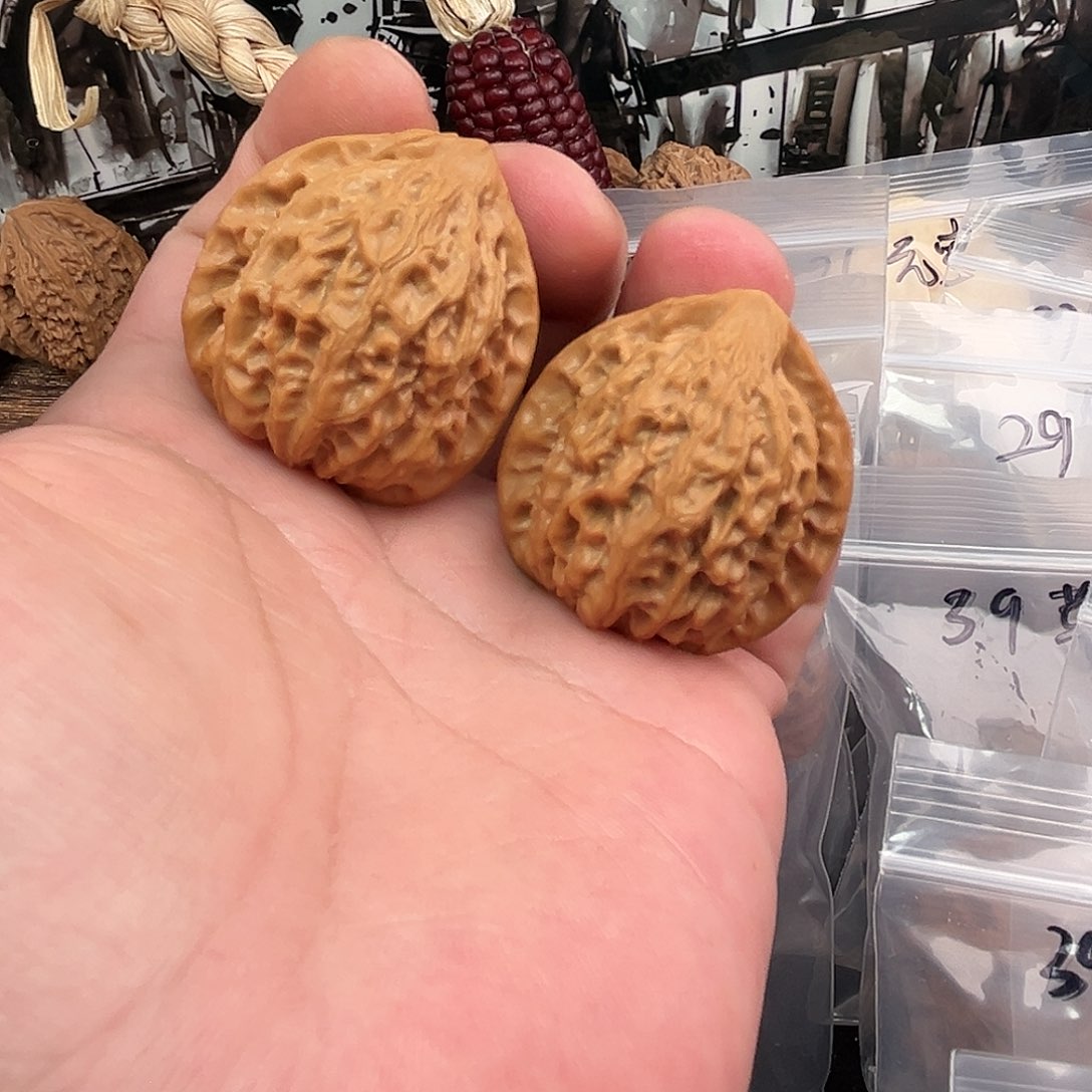 文玩核桃把件金牛手捻37尺