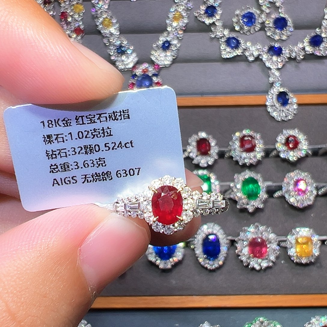 18K金镶嵌红宝石戒指