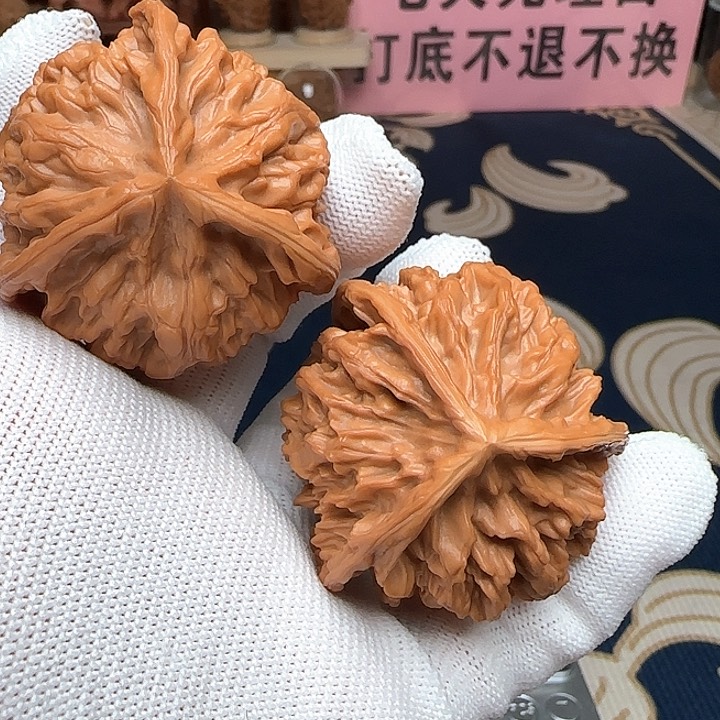 文玩核桃吊坠帝王三棱49