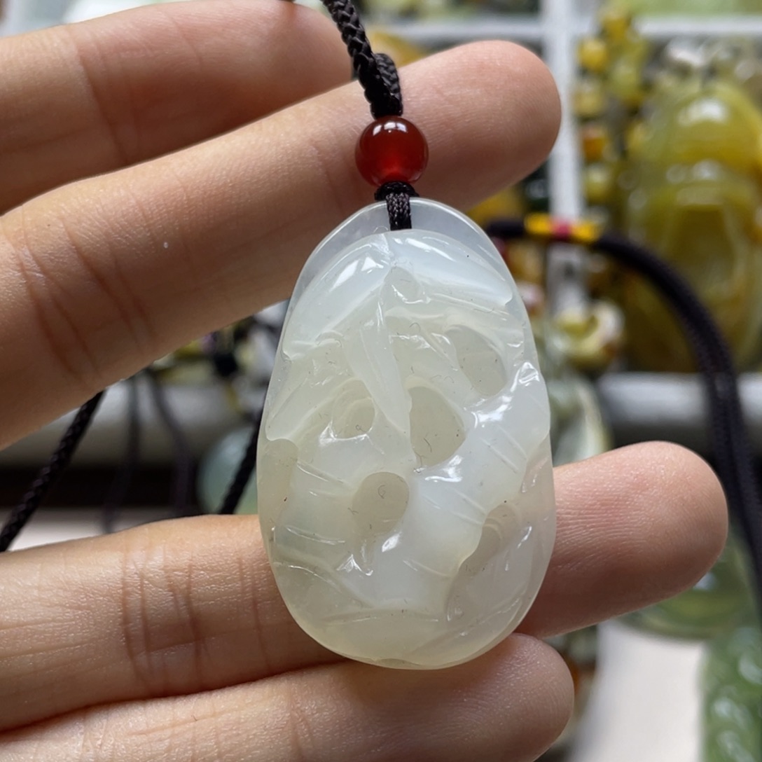 蛇纹石玉颈饰未镶嵌