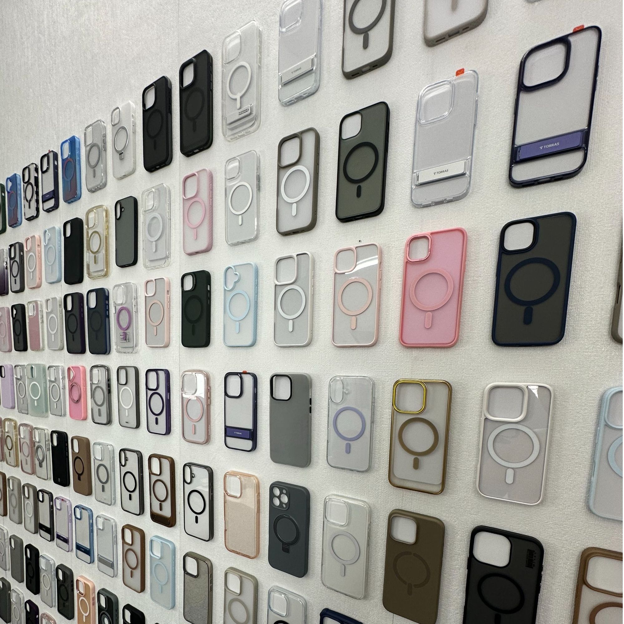 一组苹果高端品牌手机壳适用于iPhone16promax磁吸15promax防摔14