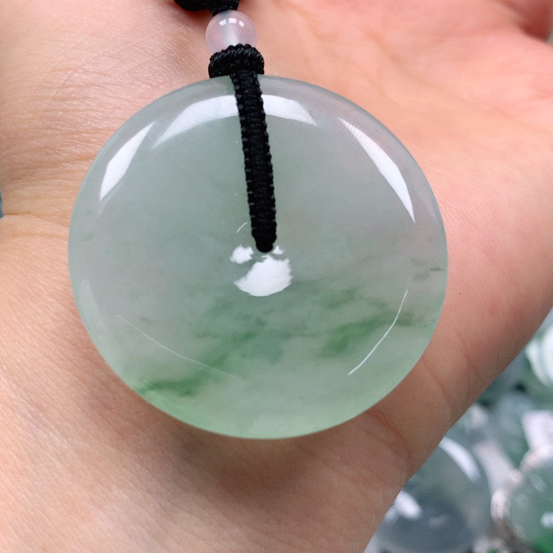 翡翠颈饰未镶嵌天然翡翠