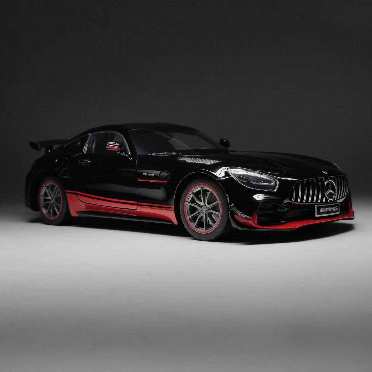 【珍藏】奔驰AMG GTR 1:18正版授权合金全开汽车模型礼品摆件