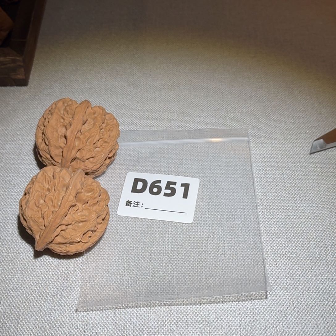文玩核桃吊坠梨木台651