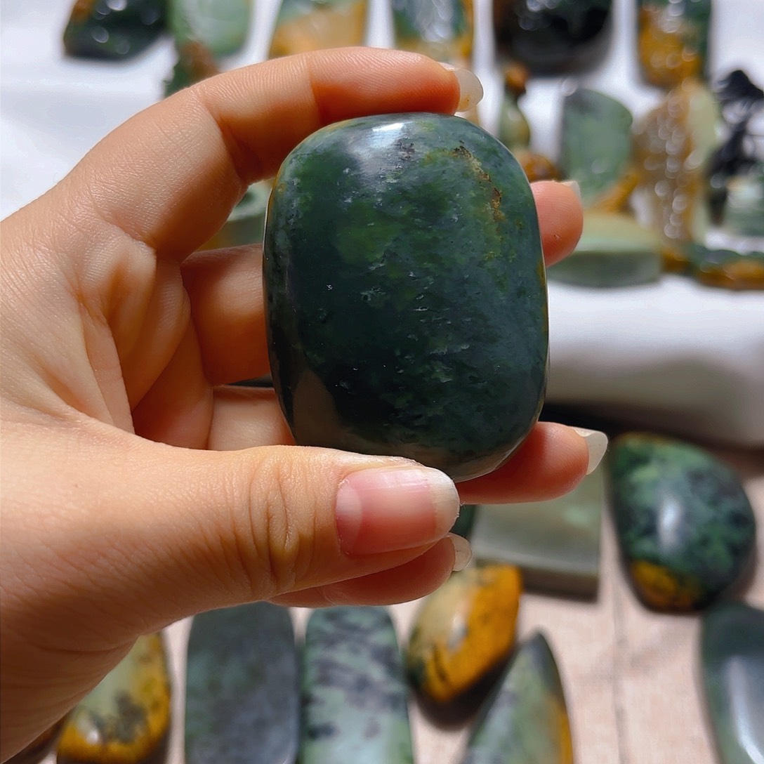 岫岩河磨玉（透闪石质玉）挂件未镶嵌