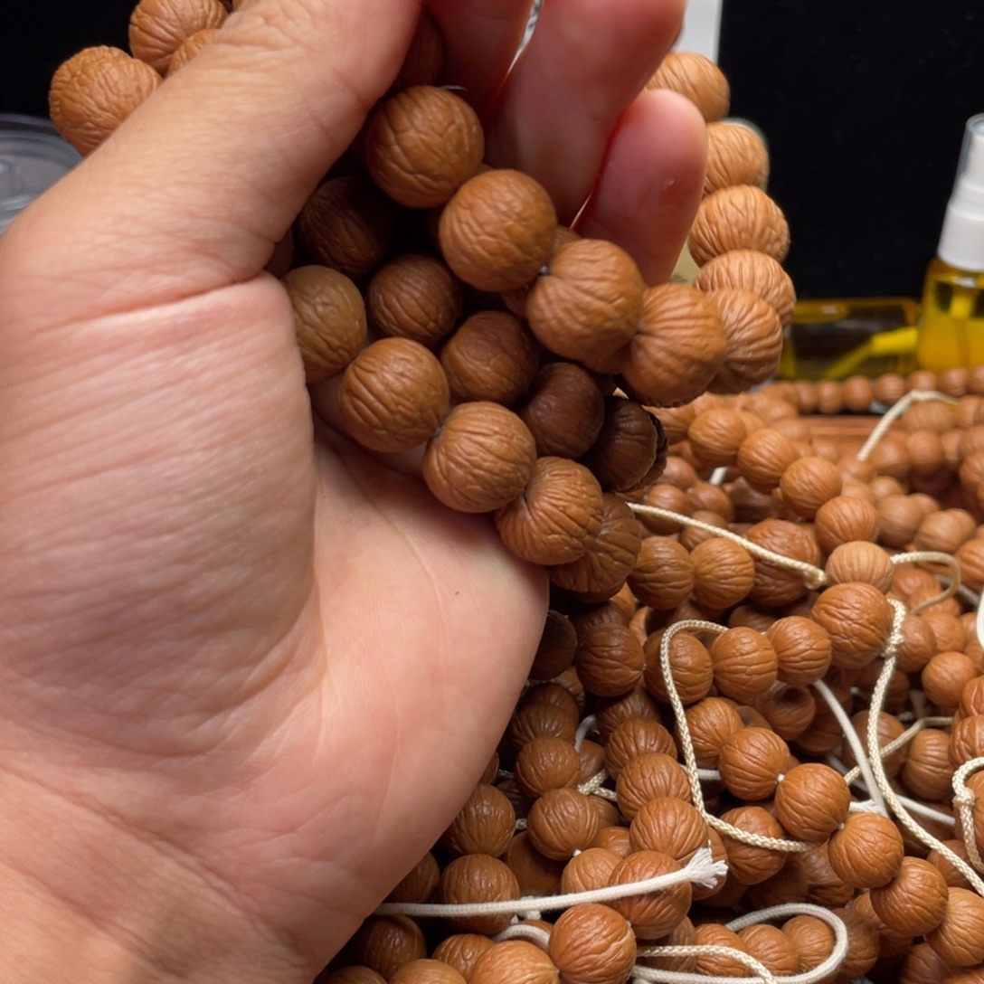 猴头核桃吊坠凤羽