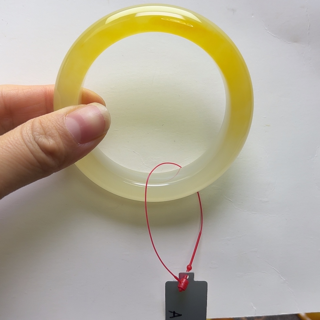 芷***吖石英质玉（黄龙玉）未镶嵌手镯