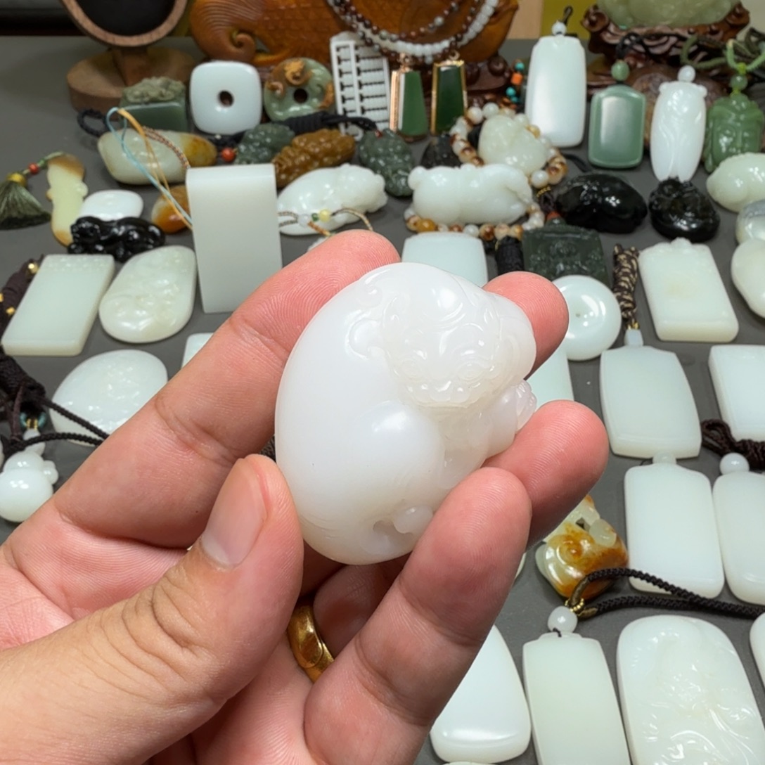 吊坠(赠链)未镶嵌和田玉