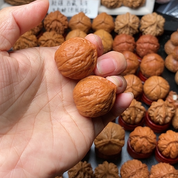 文玩核桃吊坠桃心