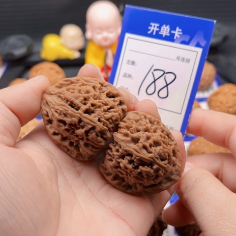 文玩核桃把件39南疆石 188