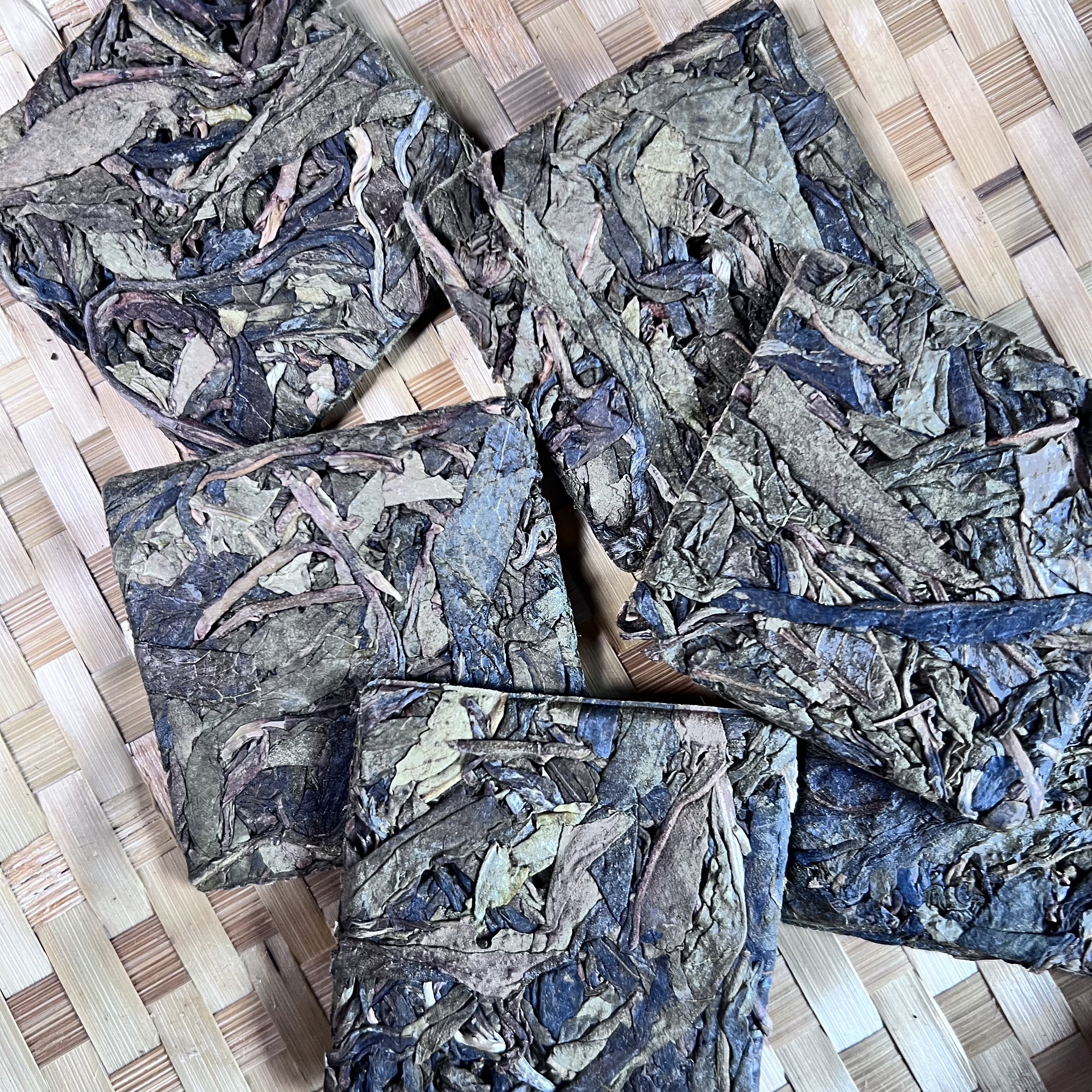 昔归乌金片       云南茗片普洱茶