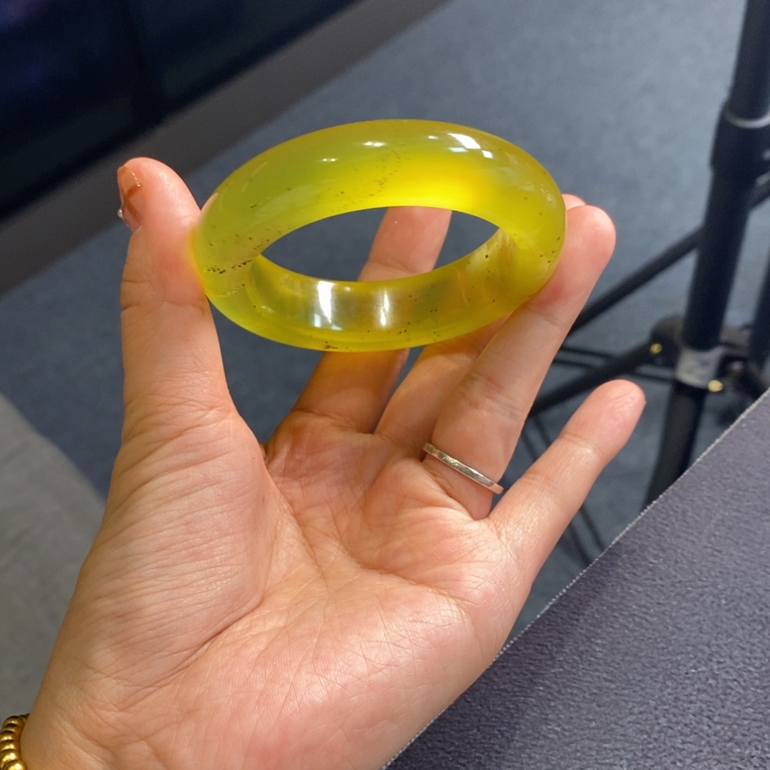 没***糕蛇纹石玉未镶嵌手镯