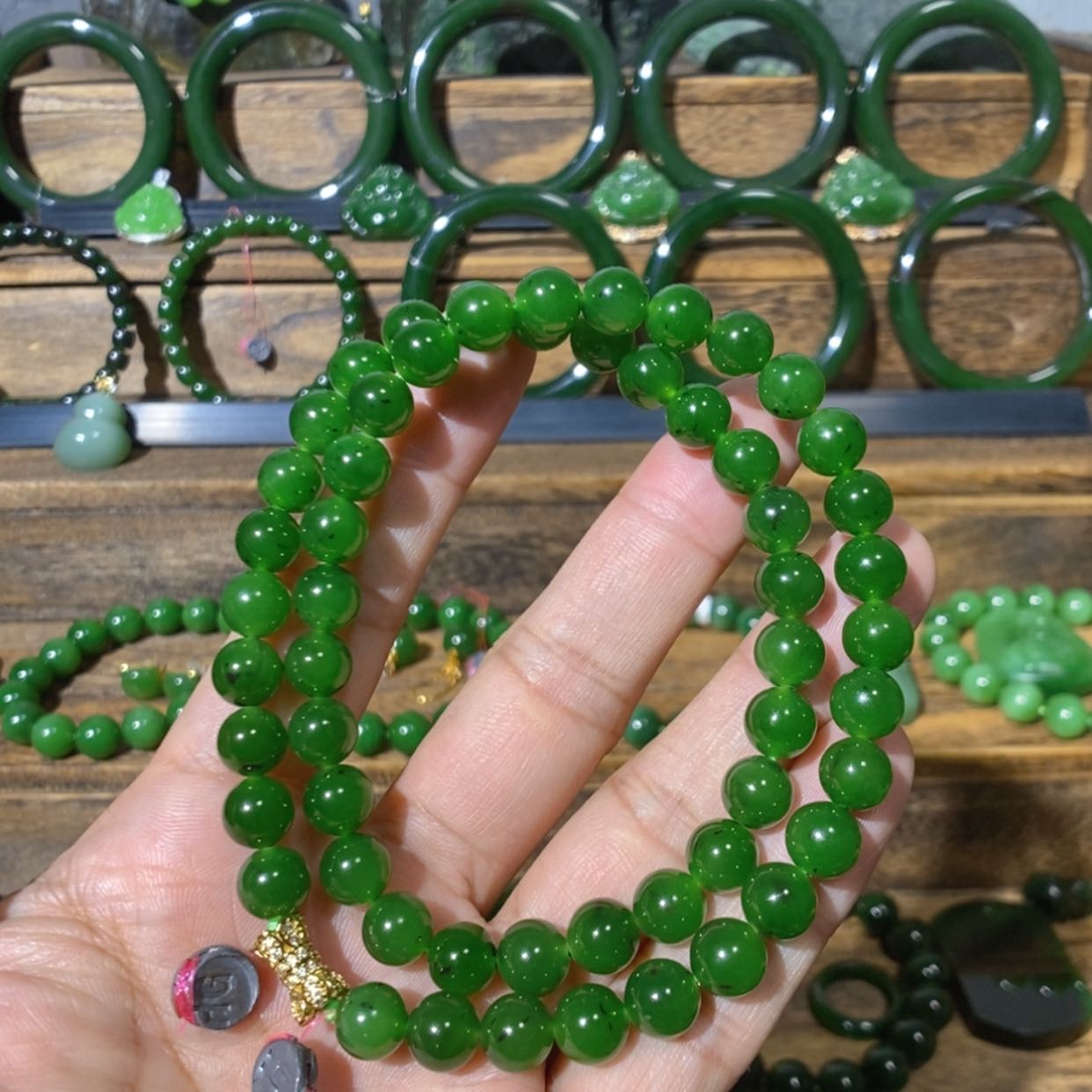 【闪购商品】吊坠(不含链)未镶嵌和田玉巴料辣绿项链 8