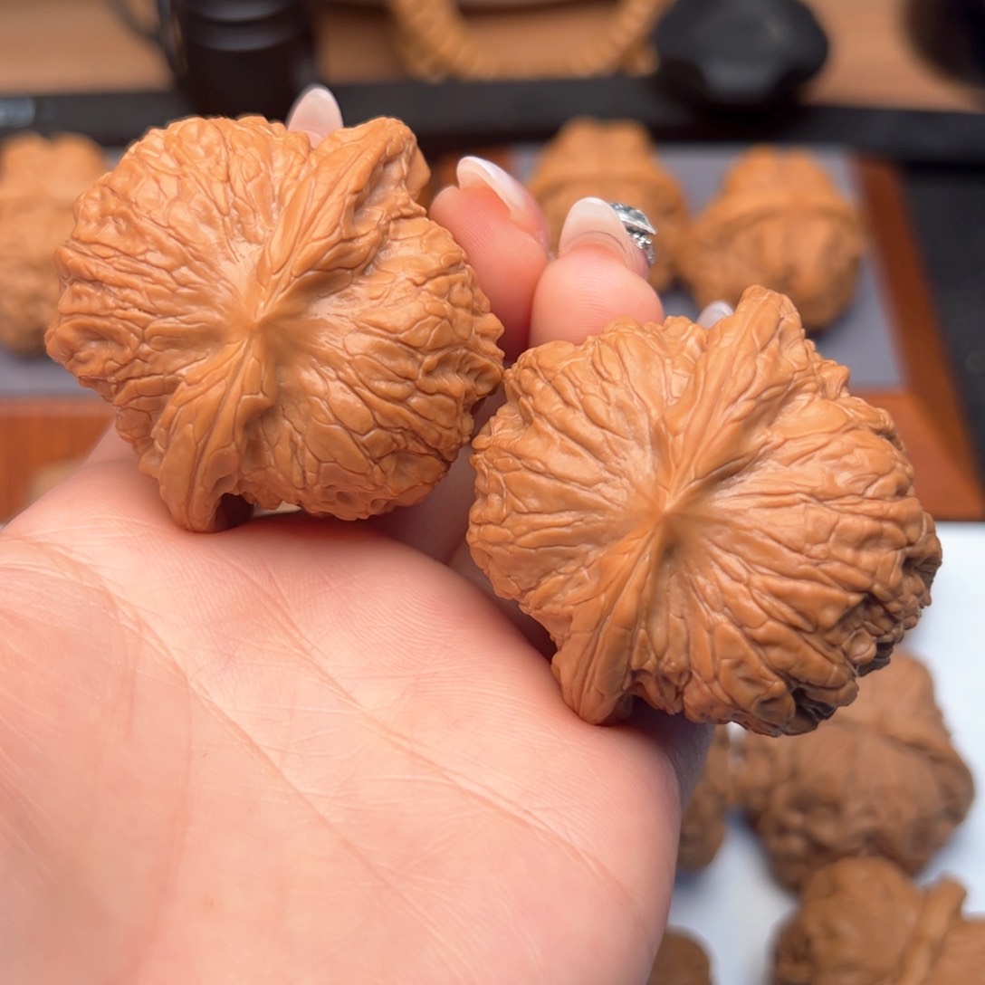 文玩核桃把件9****y血麒麟45