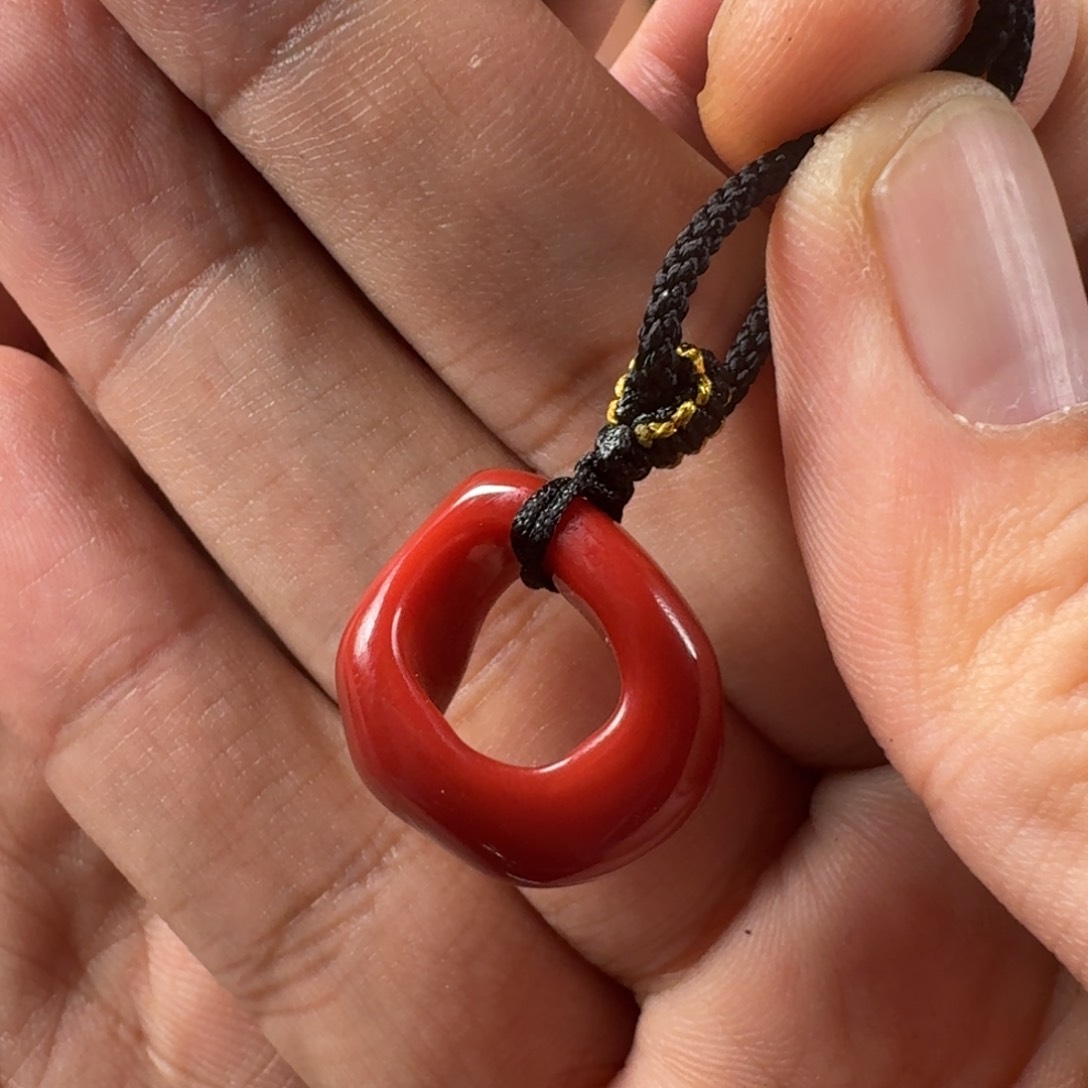 南红玛瑙牛血红吊坠未镶嵌