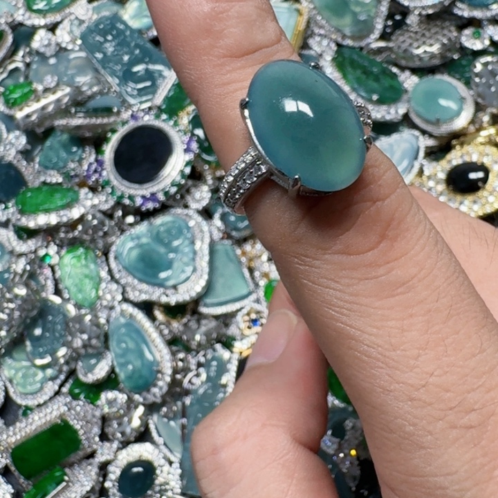 翡翠未镶嵌颈饰天然A货翡翠放漏