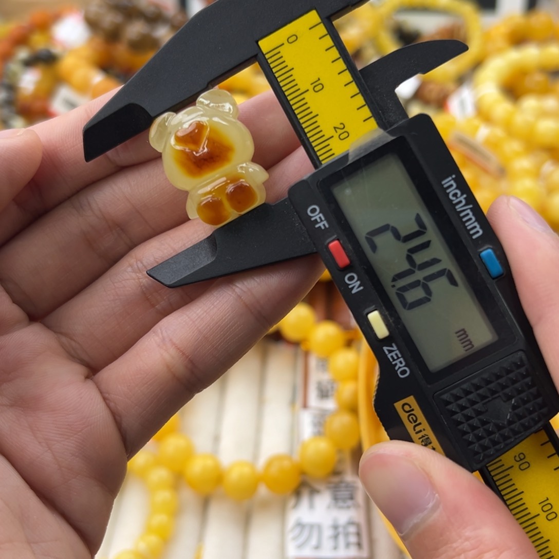 琥珀珠宝奇石未镶嵌