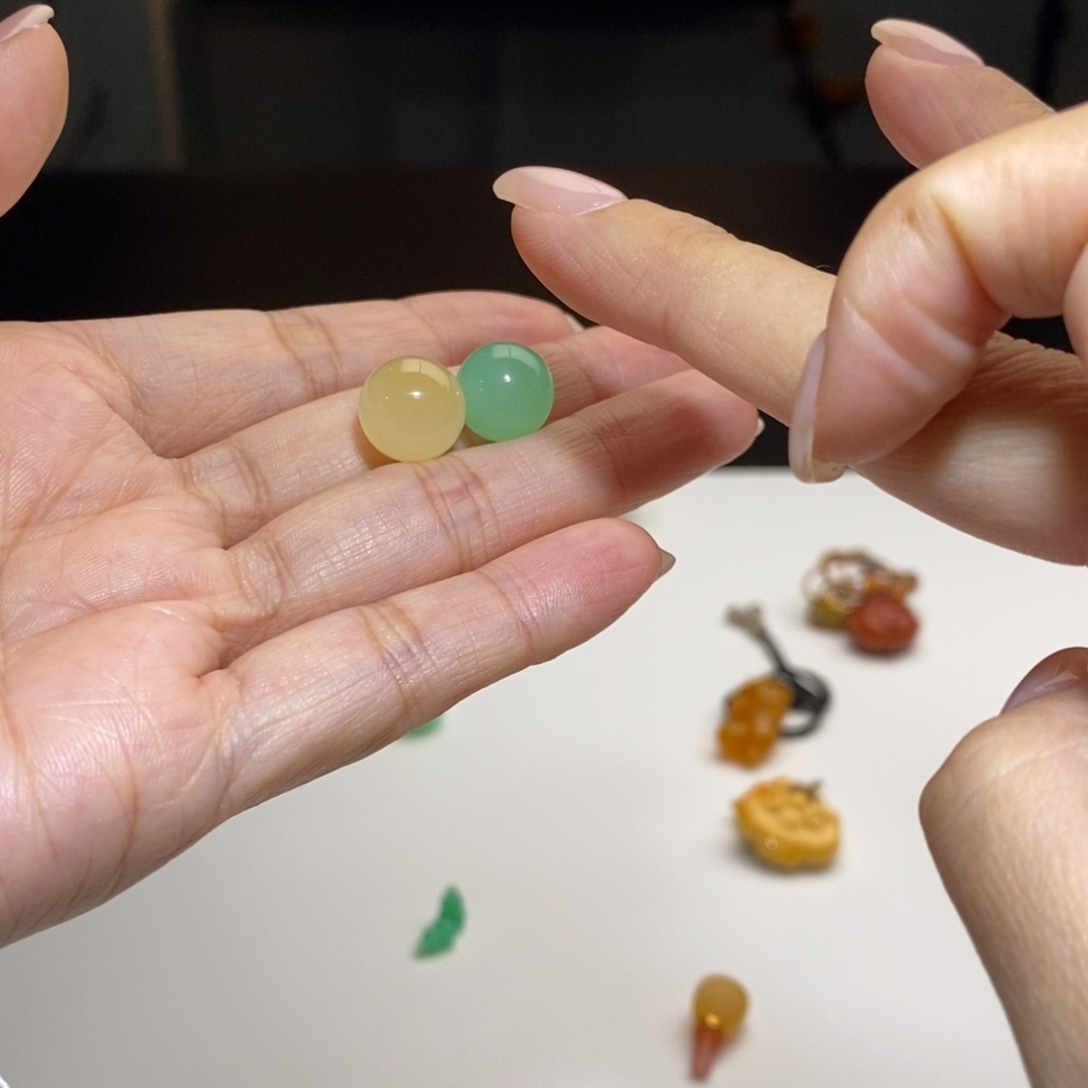 刺***张石英质玉（缅黄）未镶嵌颈饰