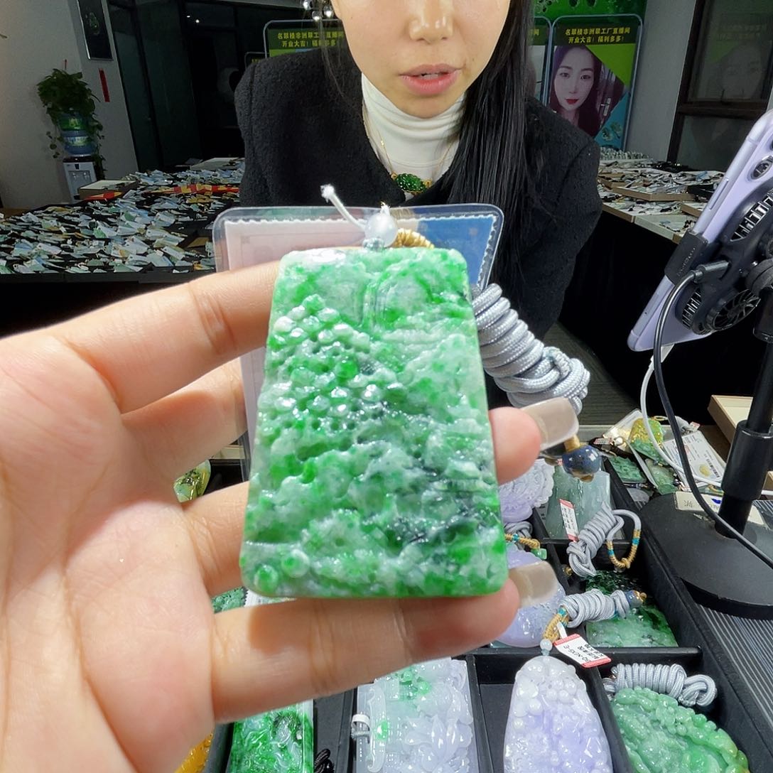 颈饰未镶嵌翡翠一