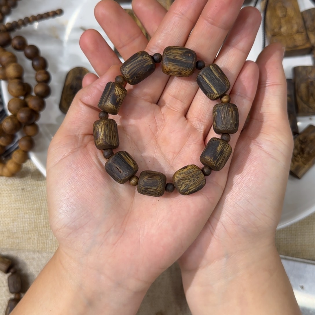 沉香手串七***虫树心油老料13克