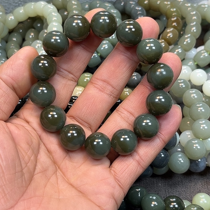 凯***机和田玉未镶嵌手链