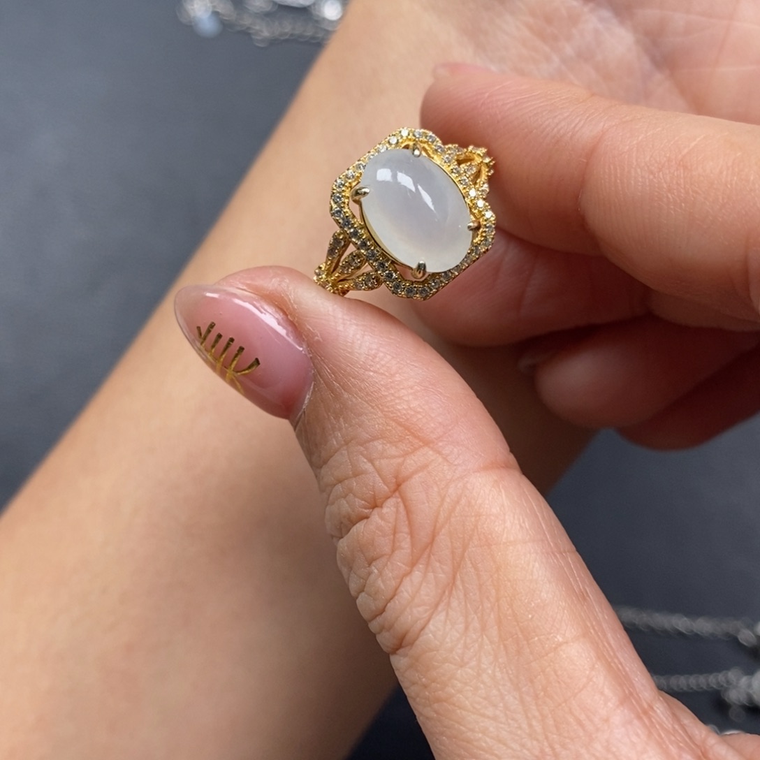 翡翠颈饰未镶嵌翡翠