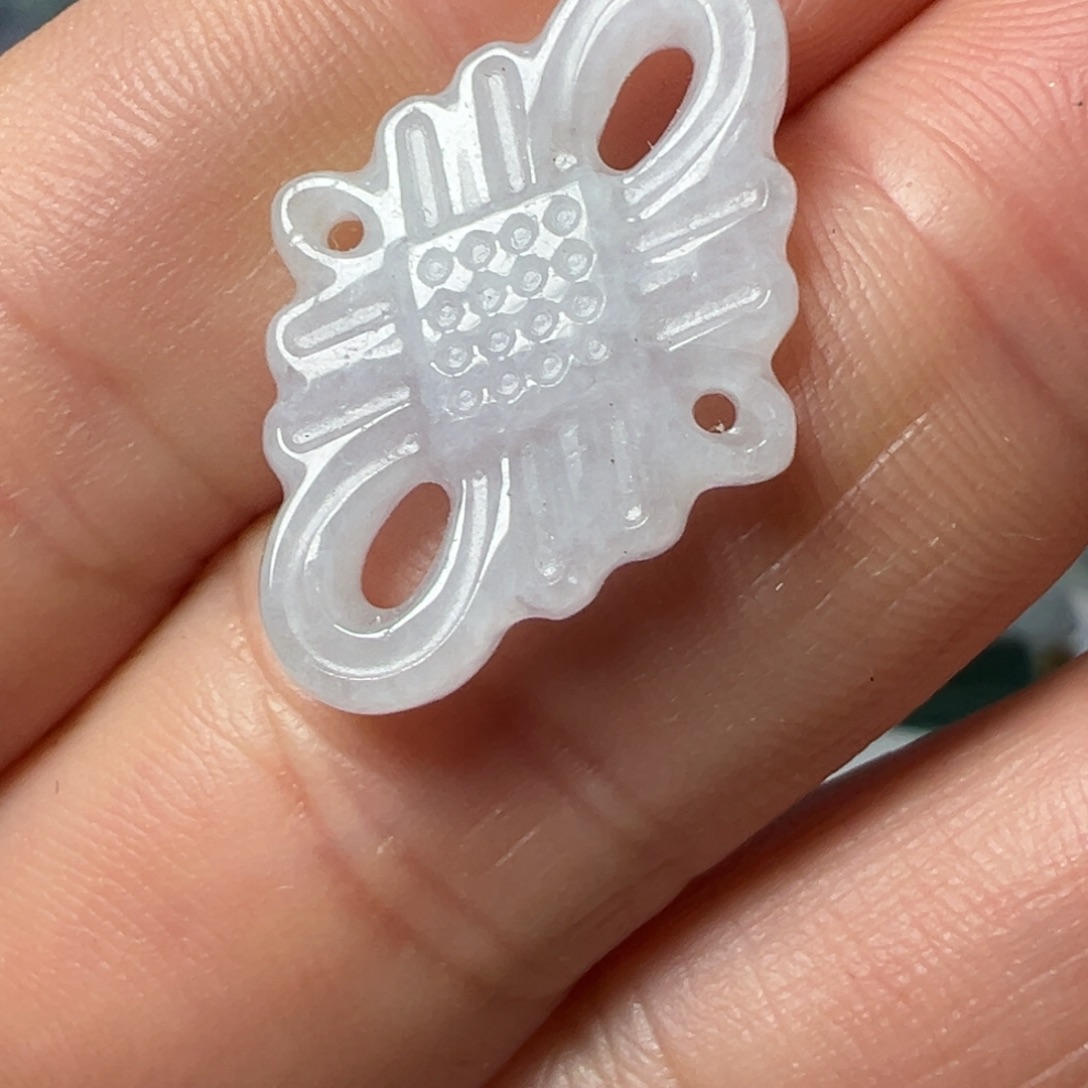 翡翠未镶嵌颈饰中国结一个50块