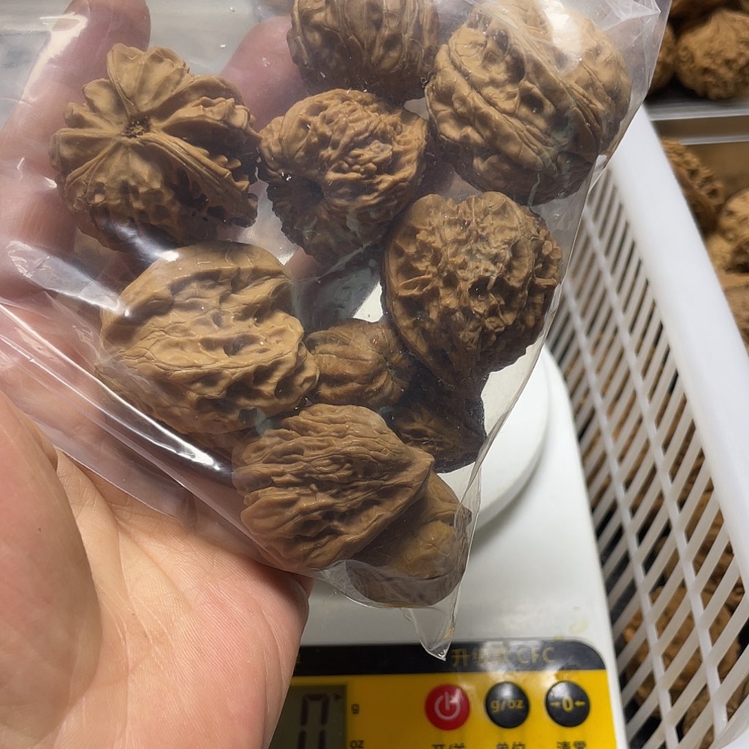 4***度文玩核桃吊坠不退不换