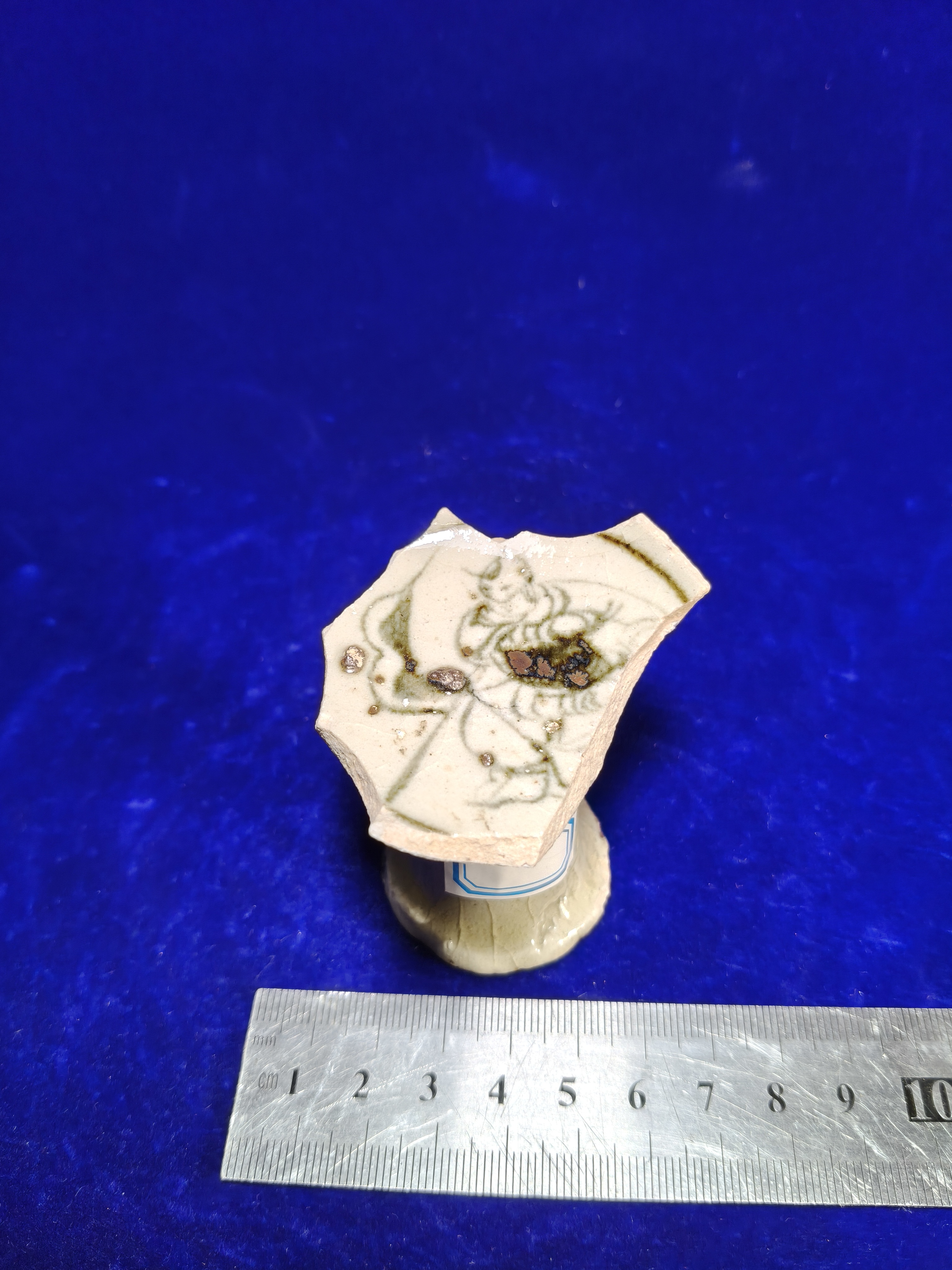 青花，人物纹高足瓷片。尺寸品相如图。