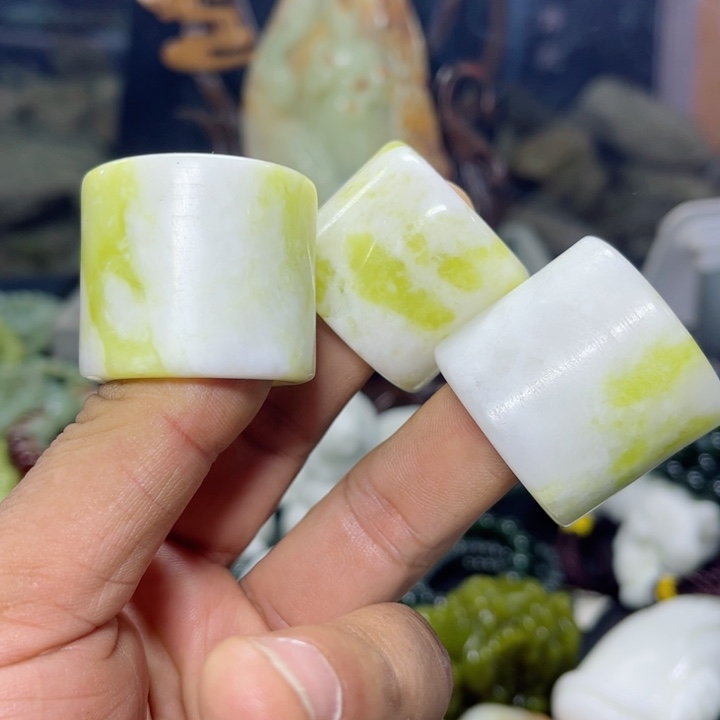 蛇纹石玉板指未镶嵌